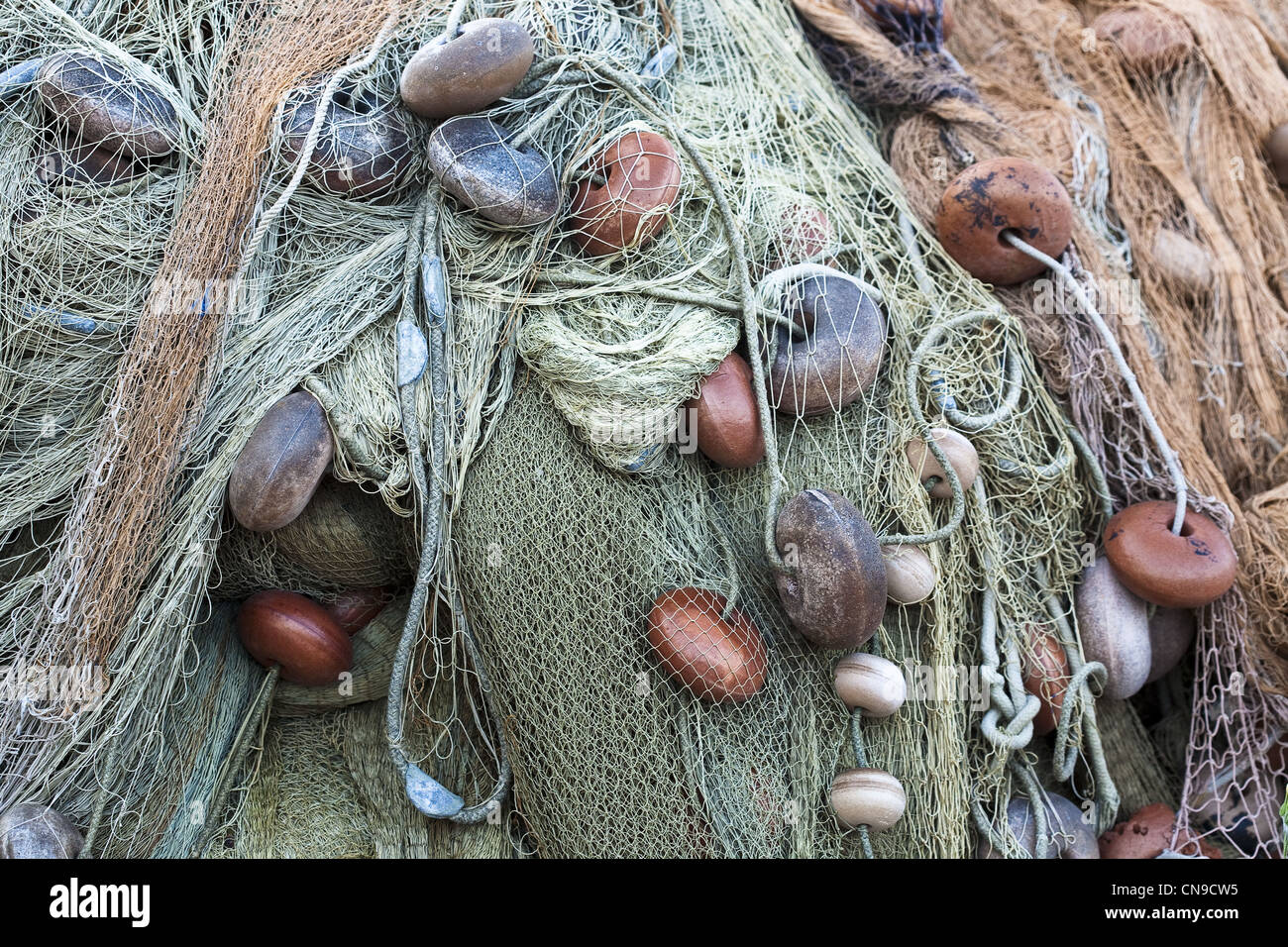 Italien, Kampanien, Neapel, Mergellinas Hafen, Fischernetze Stockfoto