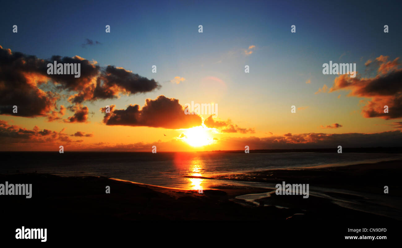 Sonnenuntergang mit Wolken Stockfoto