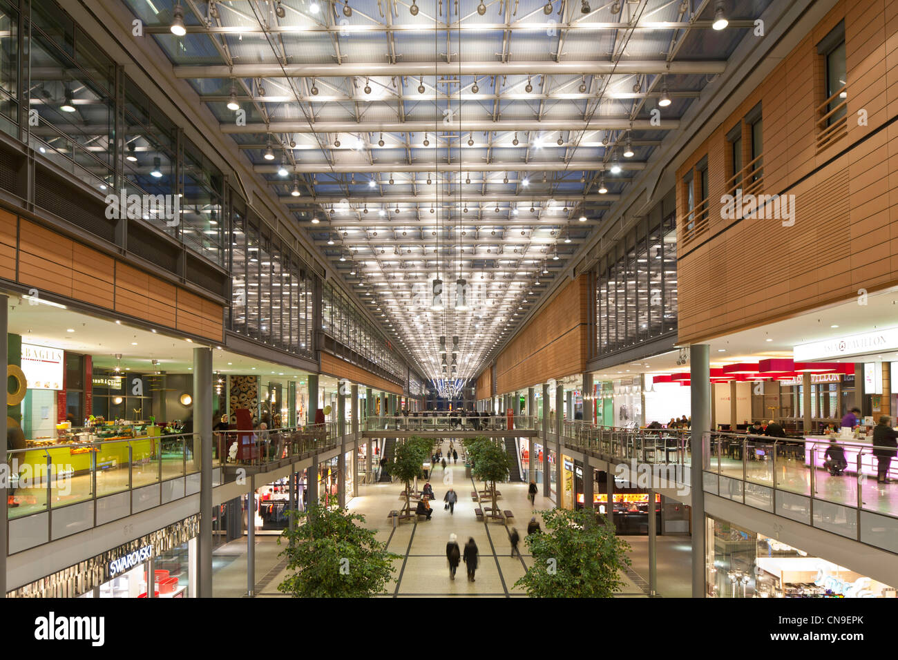 Deutschland, Berlin, Tiergarten, Potsdamer Platz Arkaden ...