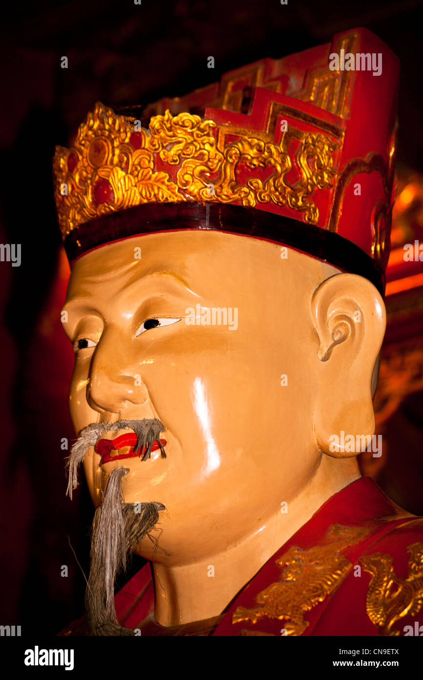 Statue von Konfuzius, Temple of Literature, Van Mieu, Hanoi, Vietnam Stockfoto