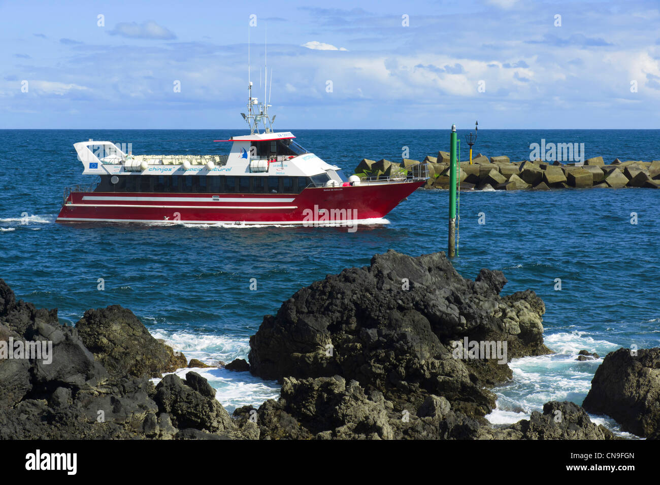 Kanarische Inseln - Orzola, nördlichen Hafen Ausgangspunkt für Fähren und Inseln. Fähre nach Isla De La Graciosa. Stockfoto