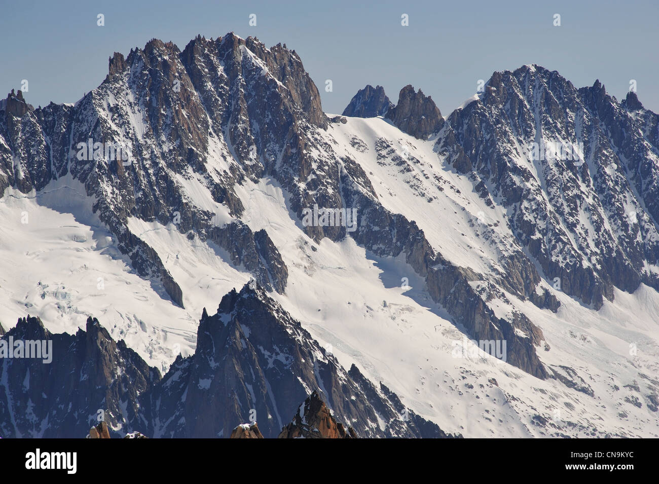 Frankreich, Haute Savoie, Chamonix, Les Droites (4000 m) gesehen von der Aiguille du Midi Stockfoto