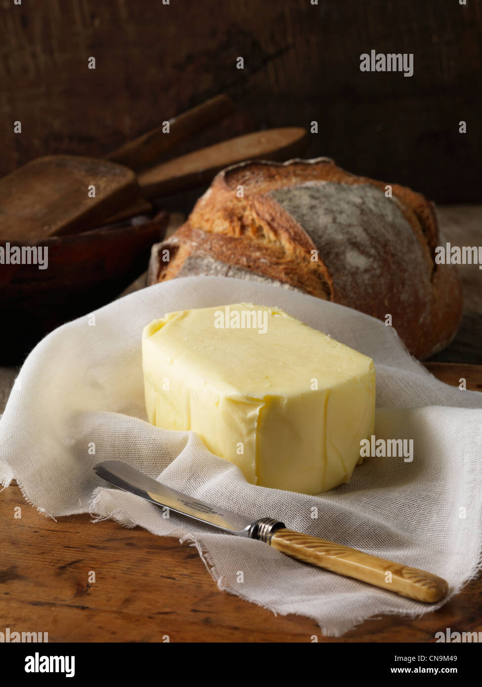 Bio-Butter mit Brot Stockfoto