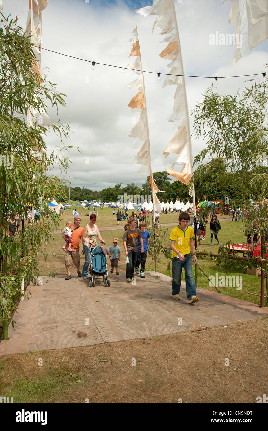 Familie im Hafen Eliot Literary Festival St Deutsche Cornwall Stockfoto