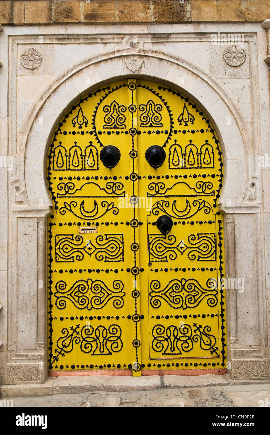 Tunesien, Tunis-Medina-Weltkulturerbe der UNESCO, typische Tür Stockfoto