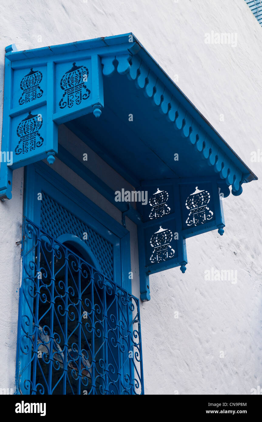 Tunesien, Sidi Bou Said, Gitterwerk Fenster Aussicht vom Terrassen-Café von Matten Stockfoto