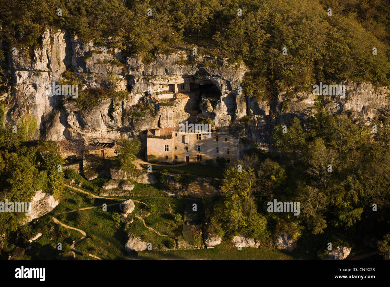 Frankreich, Dordogne, Tal der Vézère, Perigord Black, Tursac, Haus mit Reynac, Luftbild Stockfoto