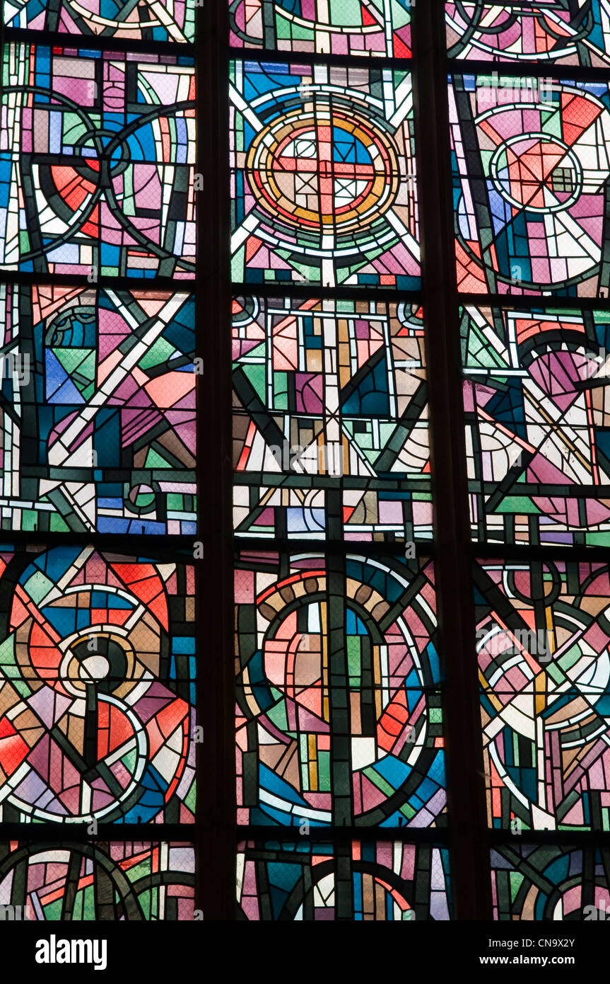 Frankreich, Ardennen, Mezieres, befleckte Gläser der Basilika Stockfoto