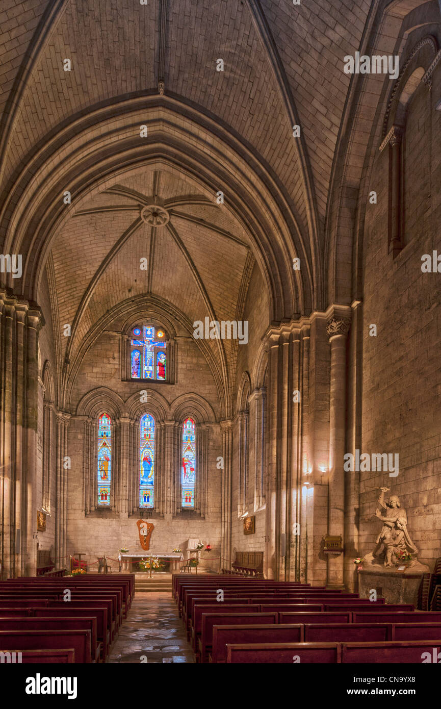 Frankreich, Dordogne, Brantome, das Langhaus und der Chor der Klosterkirche der Abtei von Saint-Pierre de Brantome Stockfoto