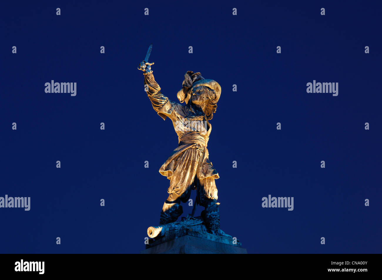 Frankreich, legen Nord, Dünkirchen, Jean Bart-Statue in der Nacht an die Jean Bart, der berühmte französische Corsair geboren in Dünkirchen Stockfoto