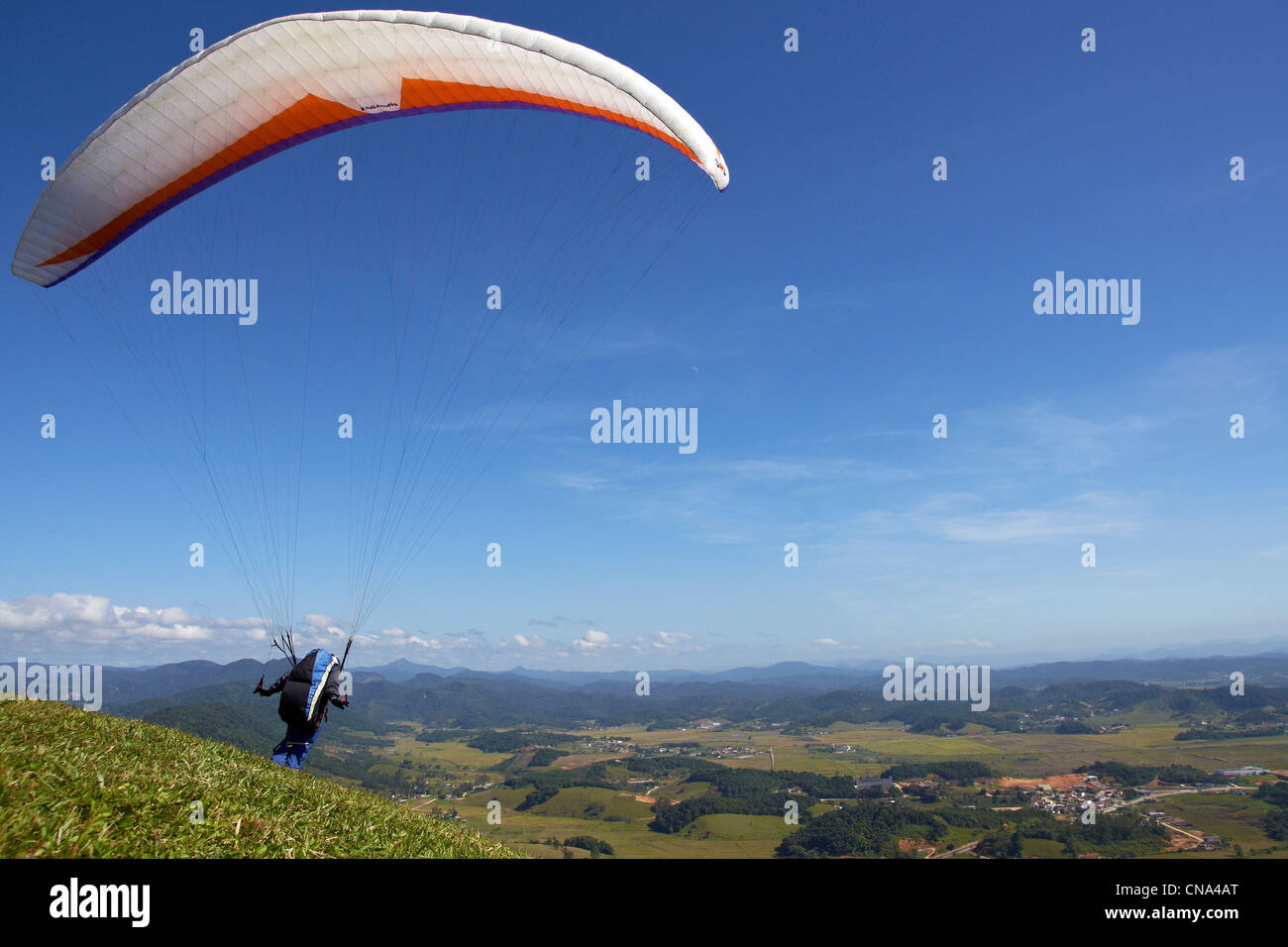 Take-off für einen Gleitschirm-Flug über die Itajai-Tal Stockfoto