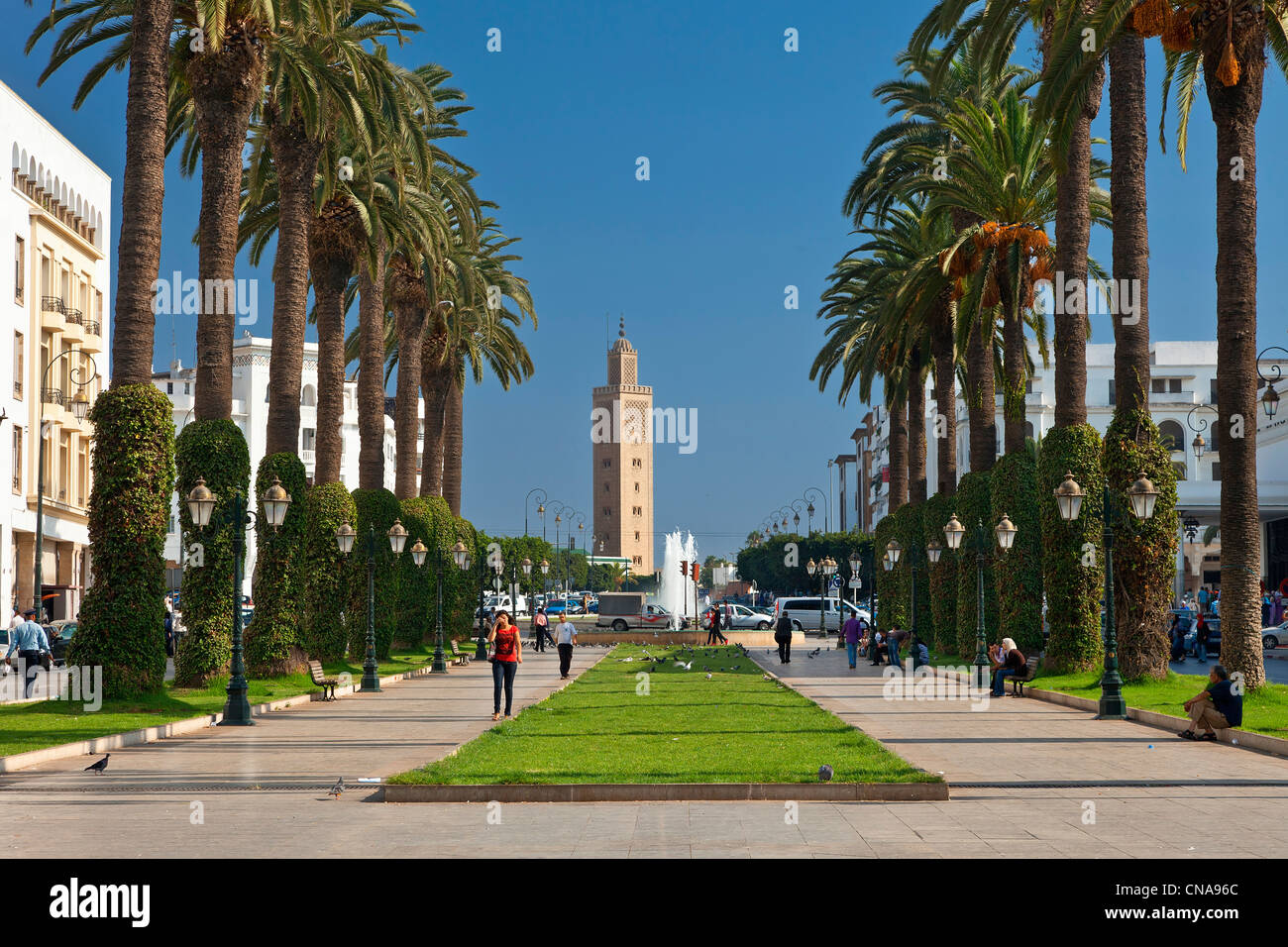 Marokko, Rabat, Avenue Mohamed V und die große Moschee Stockfoto