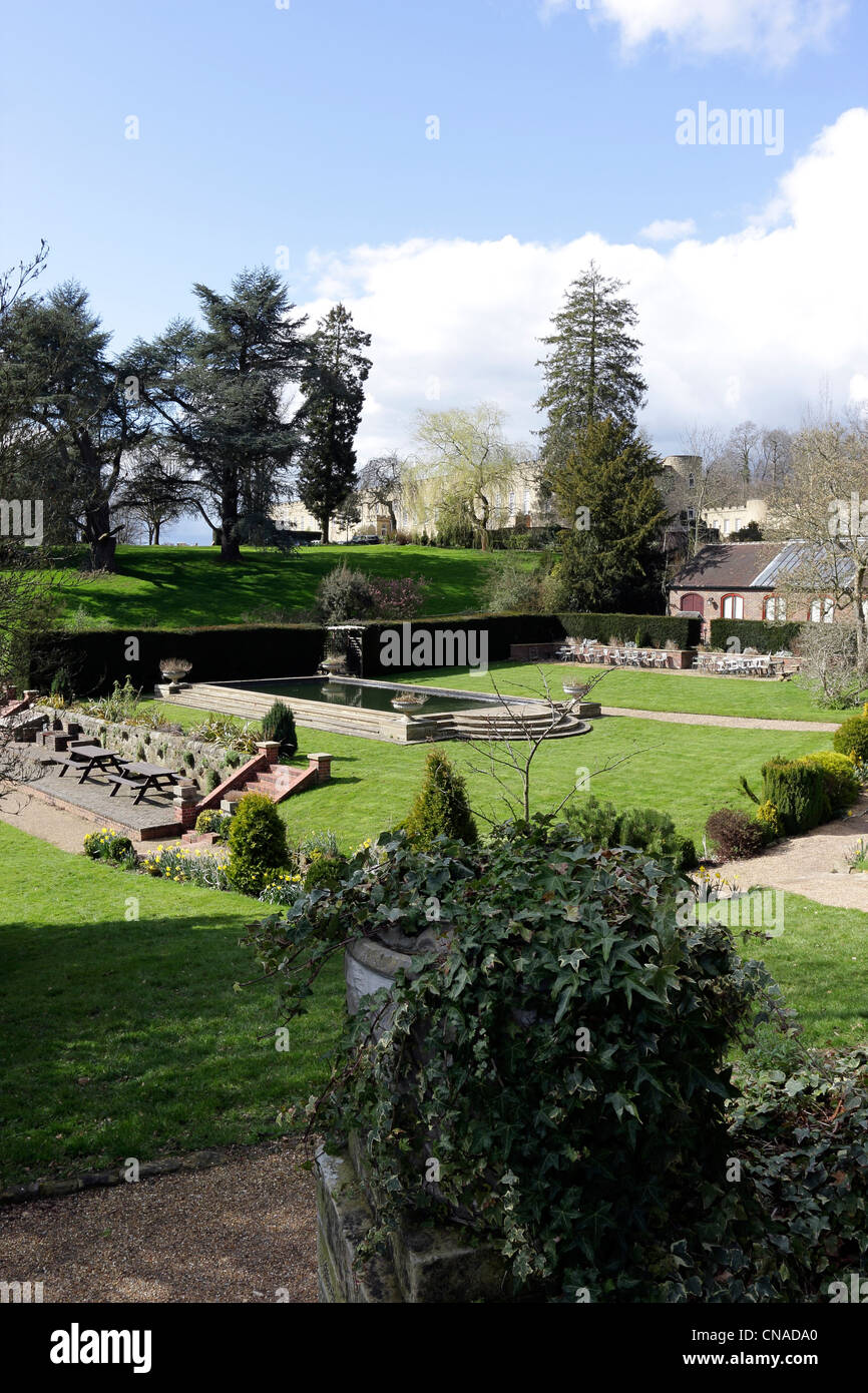 Gärten der Scientology Kirche in East Grinstead in Sussex, England. Stockfoto