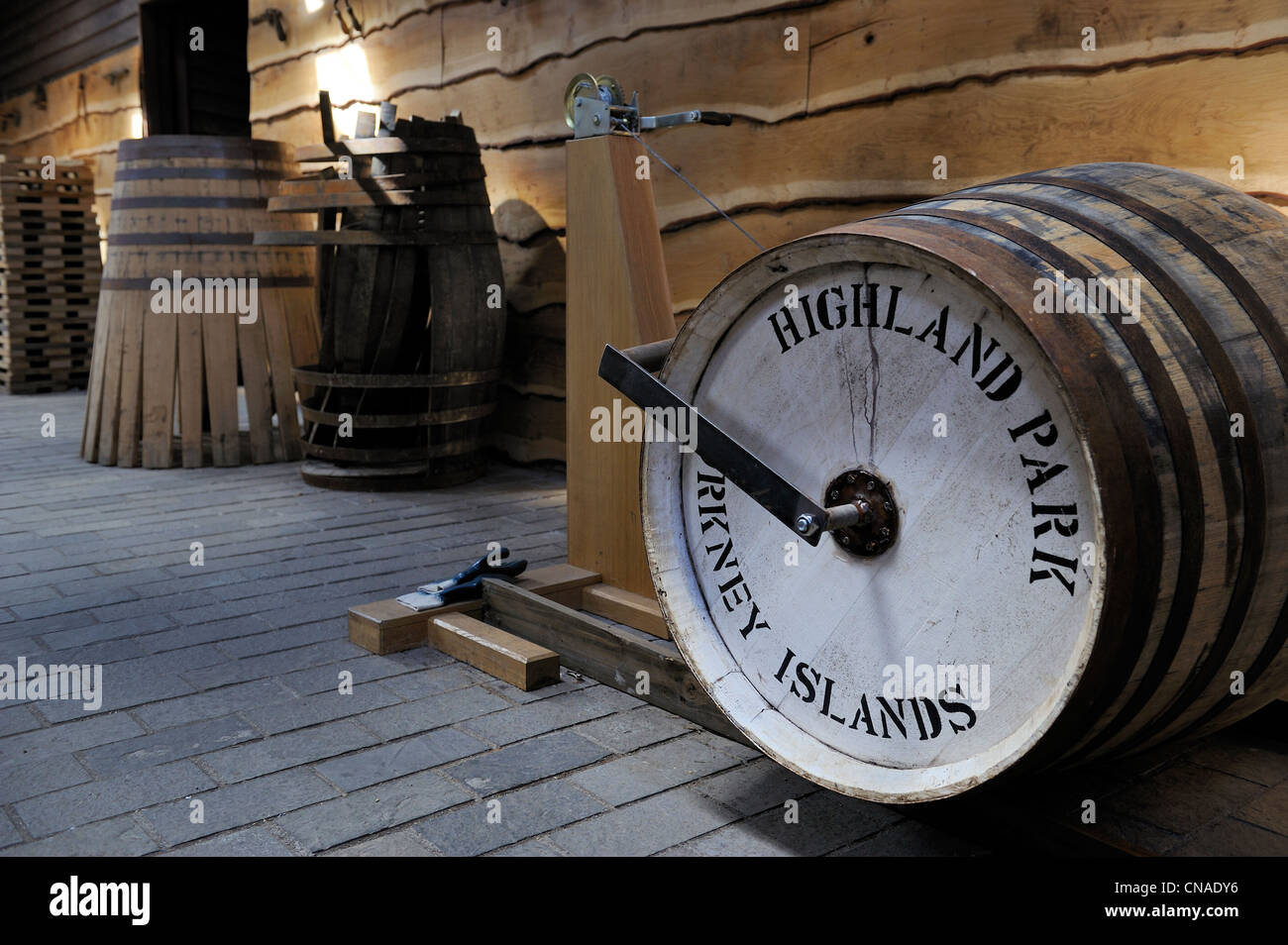 Großbritannien, Schottland, Orkney-Inseln, Kirkwall, Highland Park Whisky-Destillerie, Fässer, Vorbereitung Stockfoto