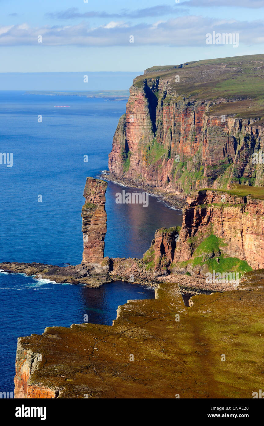 Großbritannien, Schottland, Orkney-Inseln, Insel Hoy, das unverwechselbare Wahrzeichen Old Man of Hoy ist ein Meer von 449 Fuß (137 m) Stockfoto