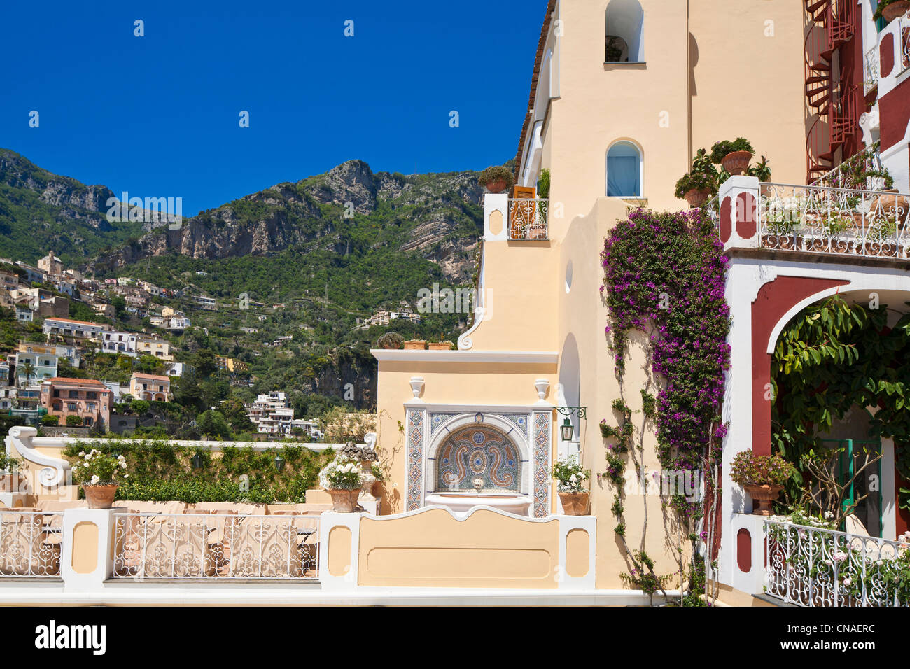 Italien, Kampanien, Amalfiküste, Weltkulturerbe der UNESCO, Positano, Le Sirenuse Hotel eröffnete im Jahr 1951, Terrasse Stockfoto