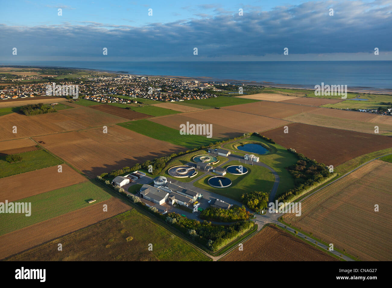 Frankreich, Calvados, Courseulles Sur Mer, Kläranlage (Luftbild) Stockfoto