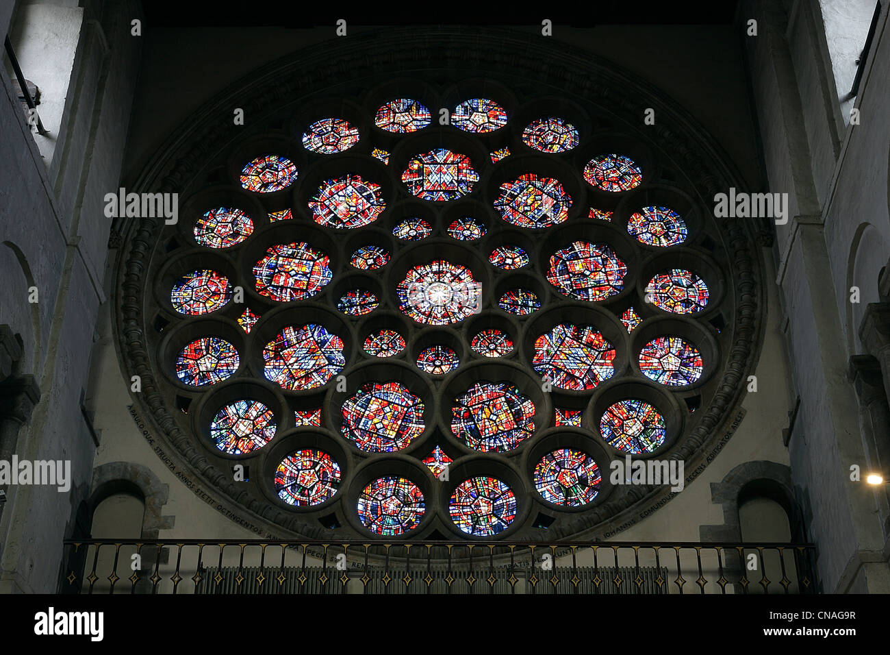 Die Rosette im nördlichen Querschiff in der Kathedrale von St. Alban in der Grafschaft Hertfordshire England. Stockfoto