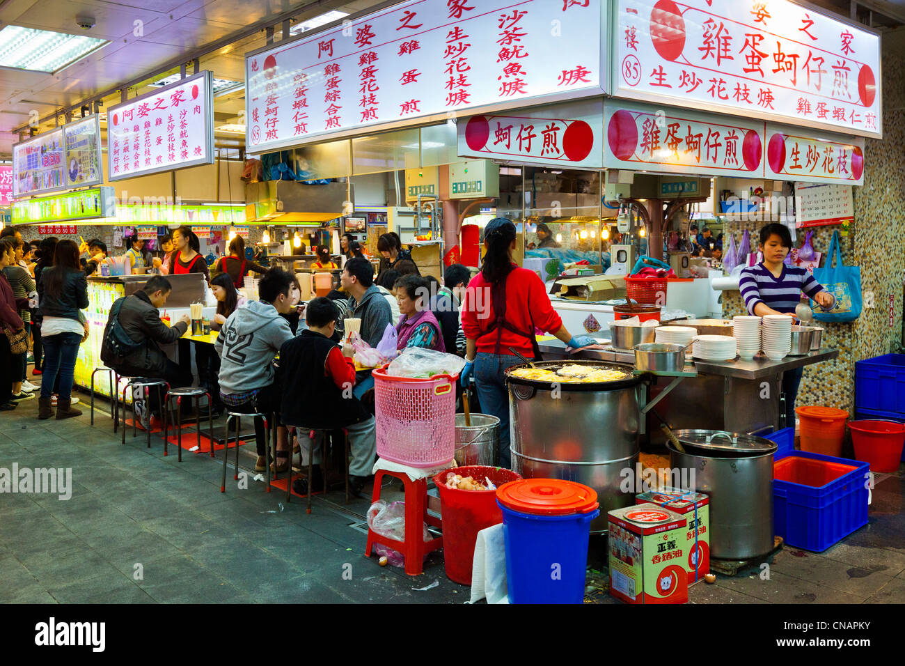 Garküche in Shilin Night Market Taipei Taiwan. JMH5988 Stockfoto