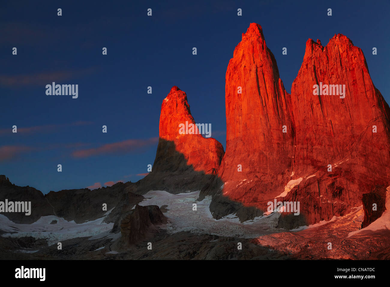 Türme am Sonnenaufgang, Torres del Paine Nationalpark, Patagonien, Chile Stockfoto
