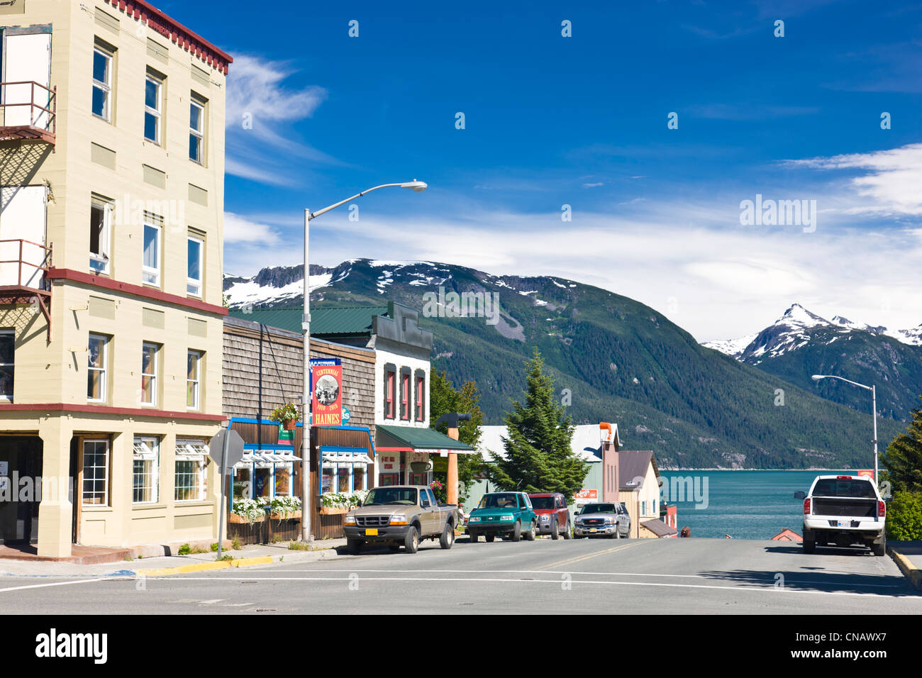 Aussicht auf die Innenstadt Haines an einem sonnigen Tag, südöstlichen Alaska, Sommer Stockfoto