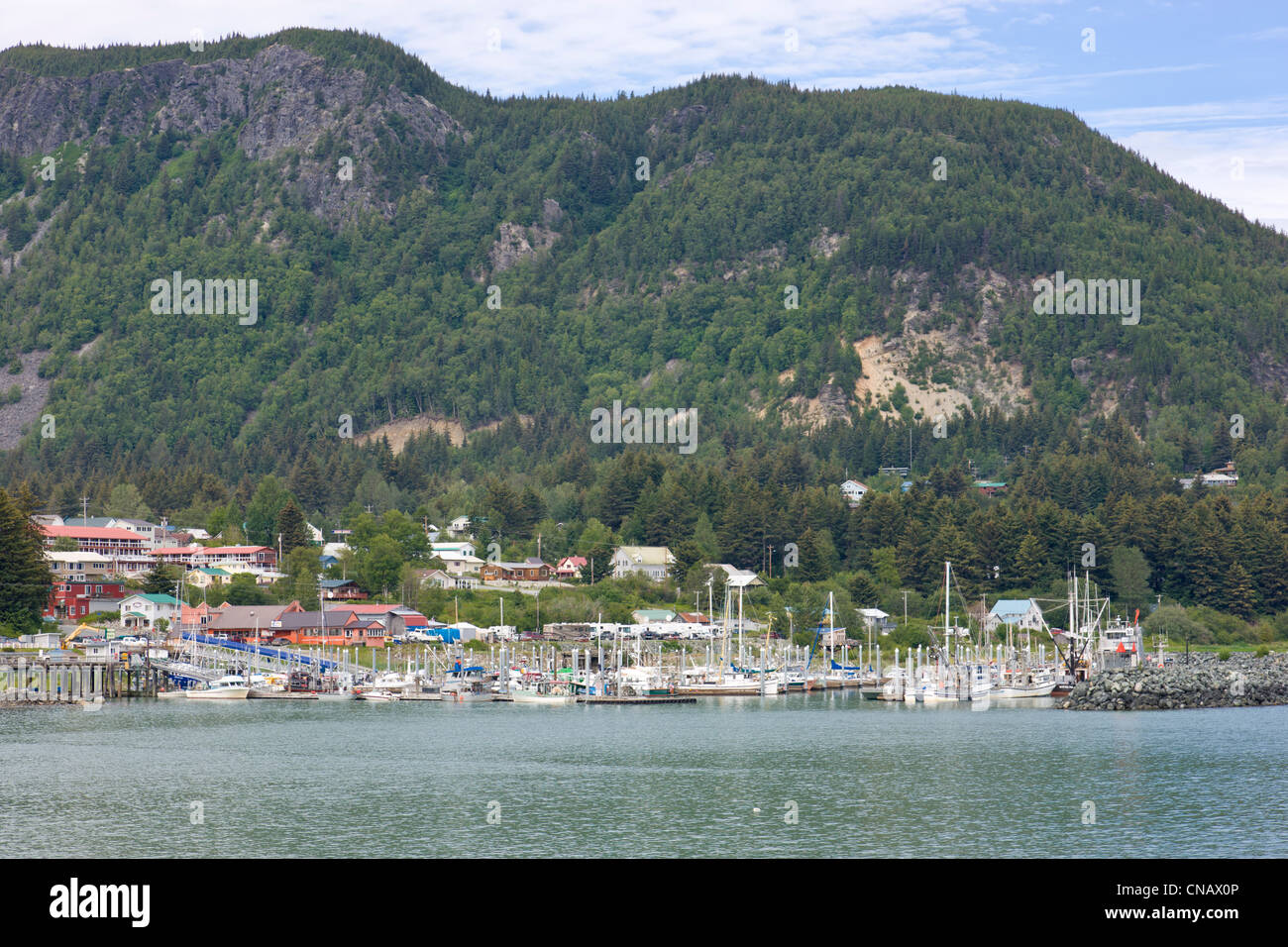Ansicht des Haines kleinen Bootshafen und Portage Bucht, mit Mt. Ripinski im Hintergrund, südöstlichen Alaska, Sommer Stockfoto