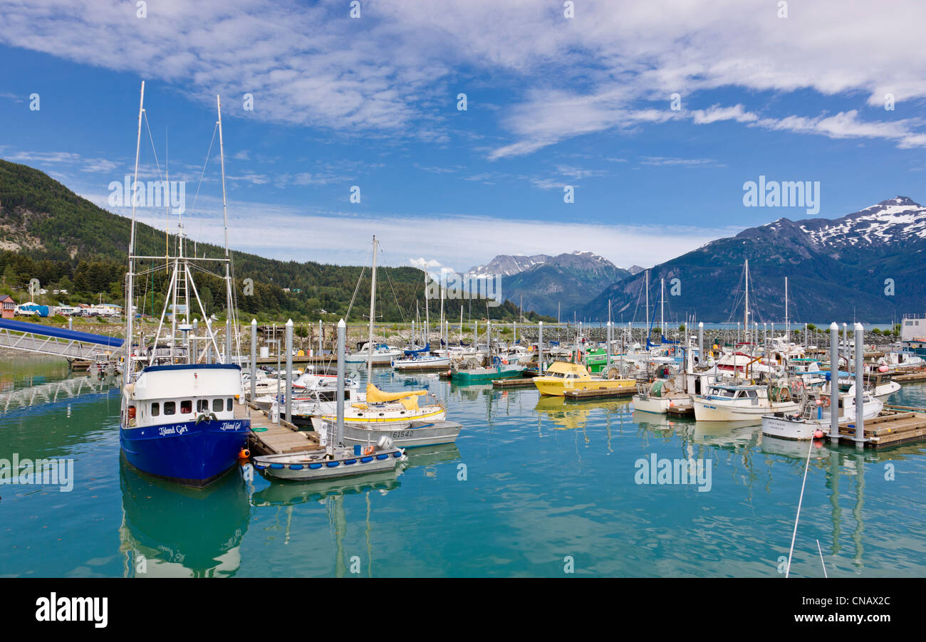 Haines Bootshafen mit den Coast Mountains im Hintergrund, Haines, Alaska Southeast, Sommer Stockfoto