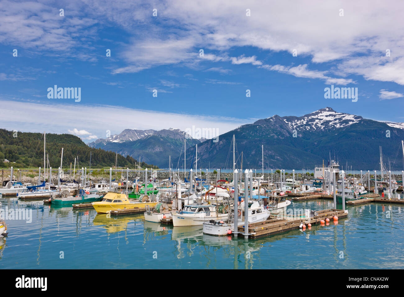 Haines Bootshafen mit den Coast Mountains im Hintergrund, Haines, Alaska Southeast, Sommer Stockfoto