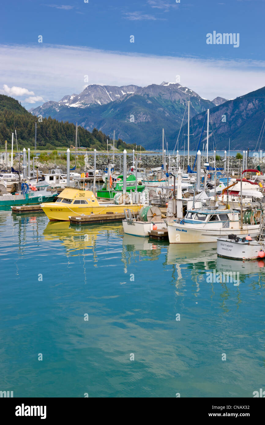 Haines Bootshafen mit den Coast Mountains im Hintergrund, Haines, Alaska Southeast, Sommer Stockfoto
