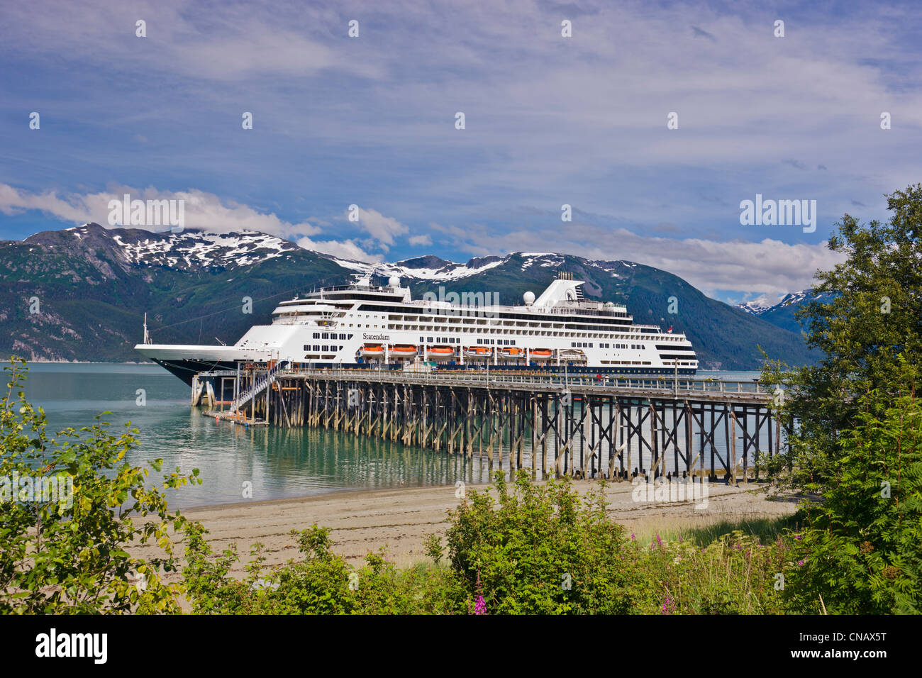 Kreuzfahrt Schiff angedockt an Haines Hafen im Südosten Portage Cove, Haines, Alaska, Sommer Stockfoto