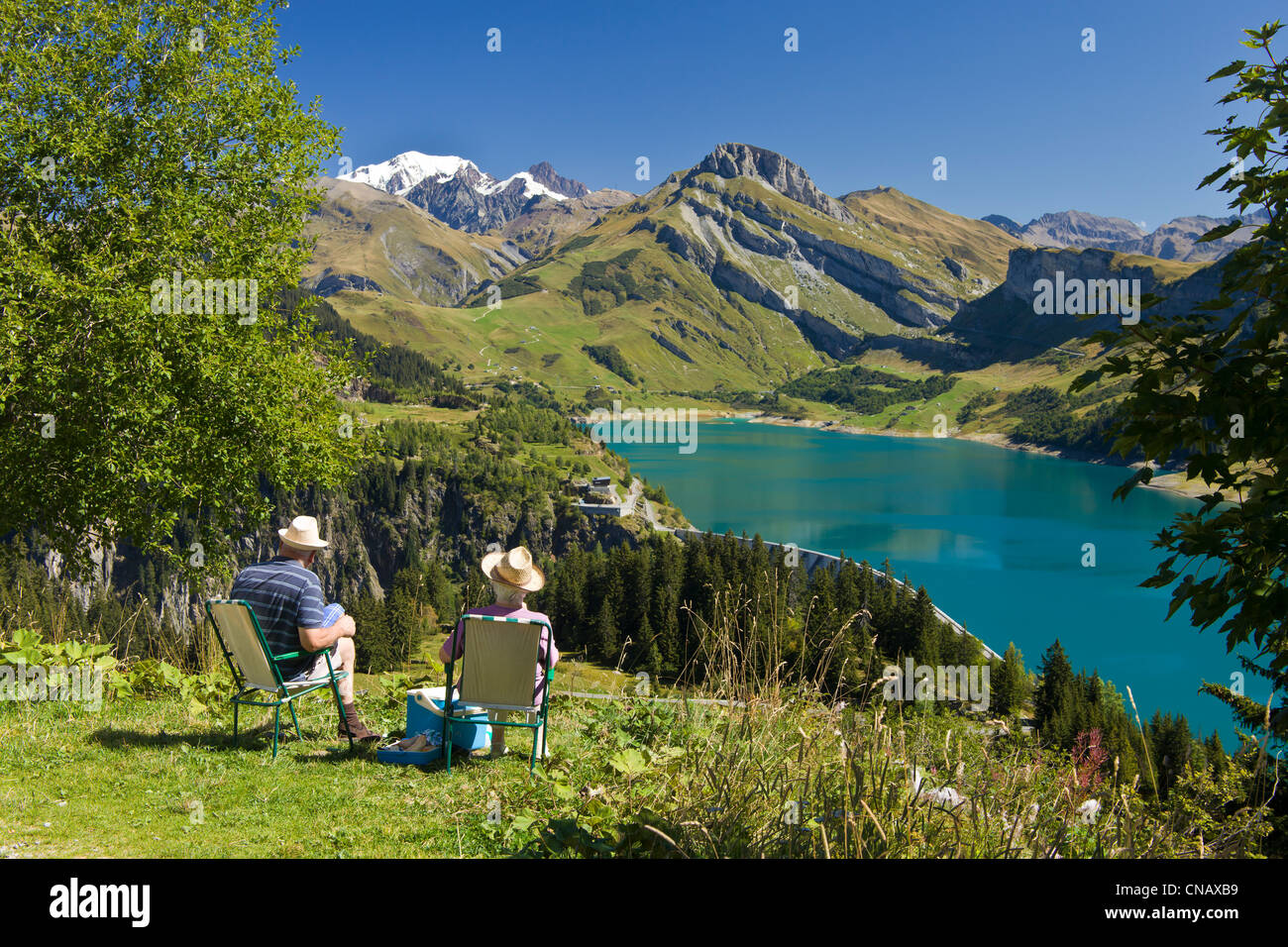 Frankreich, Savoyen, Massif du Beaufortin, Beaufort, Pic-Nic oberhalb der Staumauer des Roselend mit Blick auf den Mont Blanc 4810m, Stockfoto