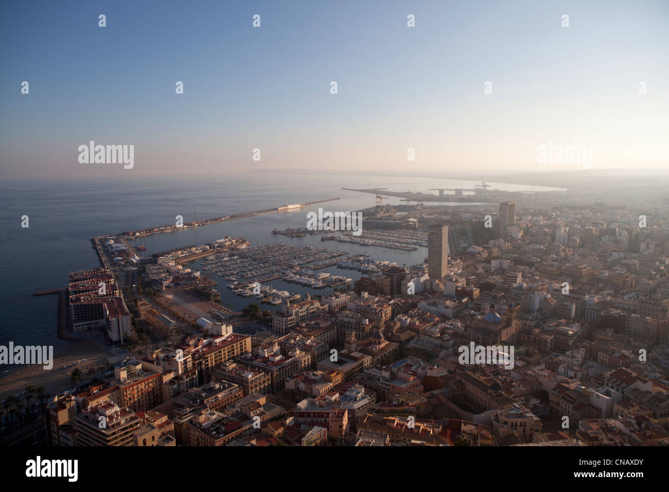 Luftaufnahme der Skyline der Stadt Alicante Stockfoto