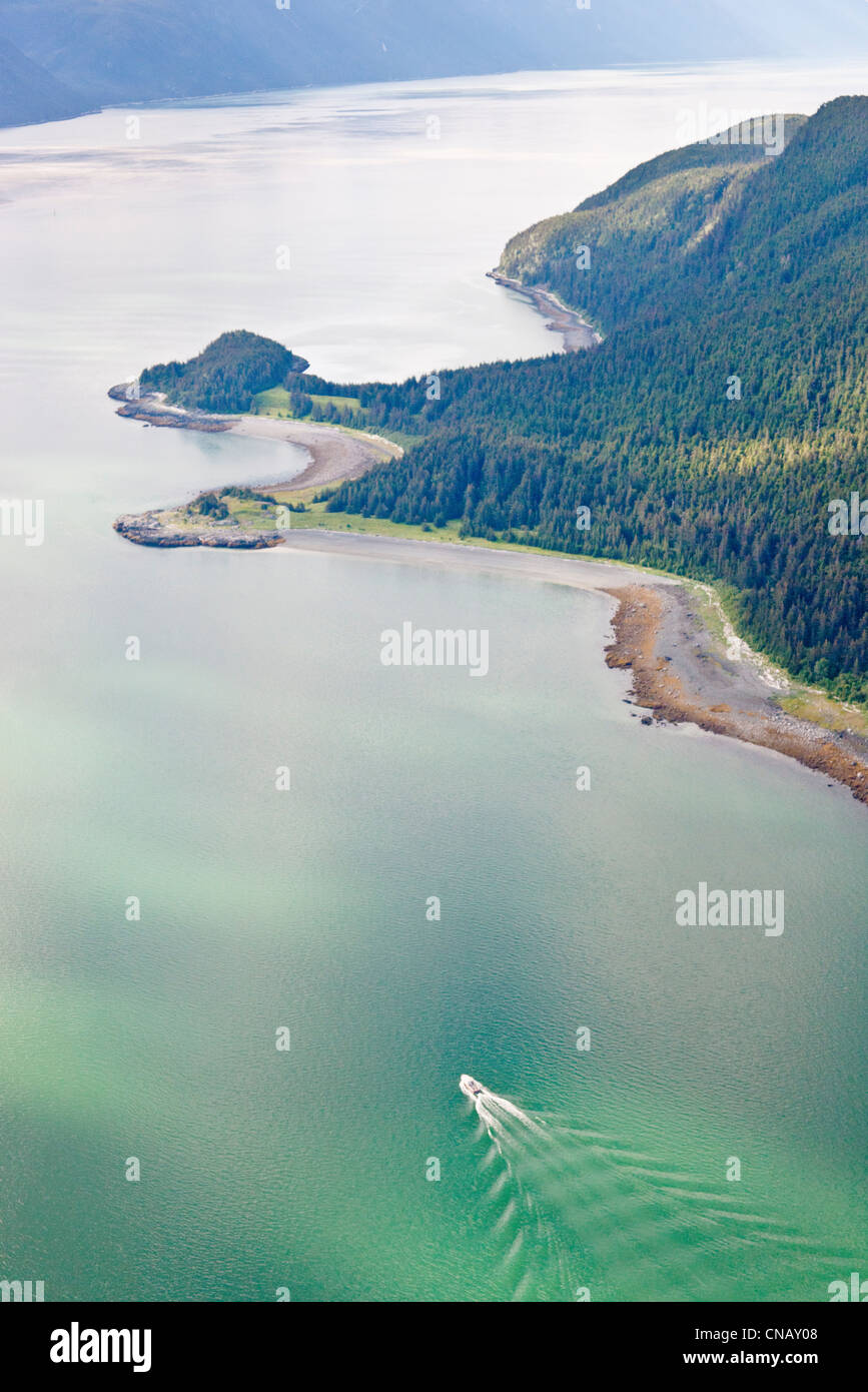 Luftaufnahme der kommerziellen Fischerei Boot Überschrift nach Südosten Chilkoot Inlet, Haines, Alaska, Sommer Stockfoto