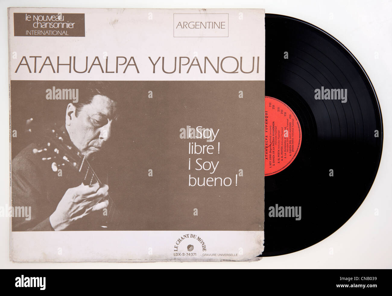 Cover von Vinyl Album Soy Libre! Soja-Bueno! veröffentlicht von Atahualpa Yupanqui 1968 bei Record Label Le Chant du Monde Stockfoto