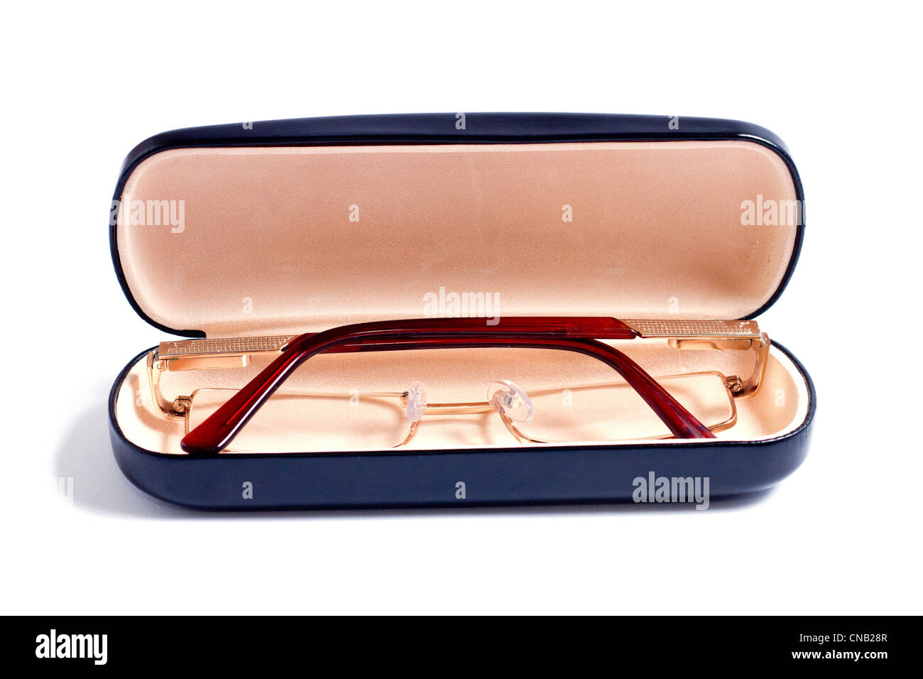 eine Brille Goldfarbe und Fall darauf Stockfoto