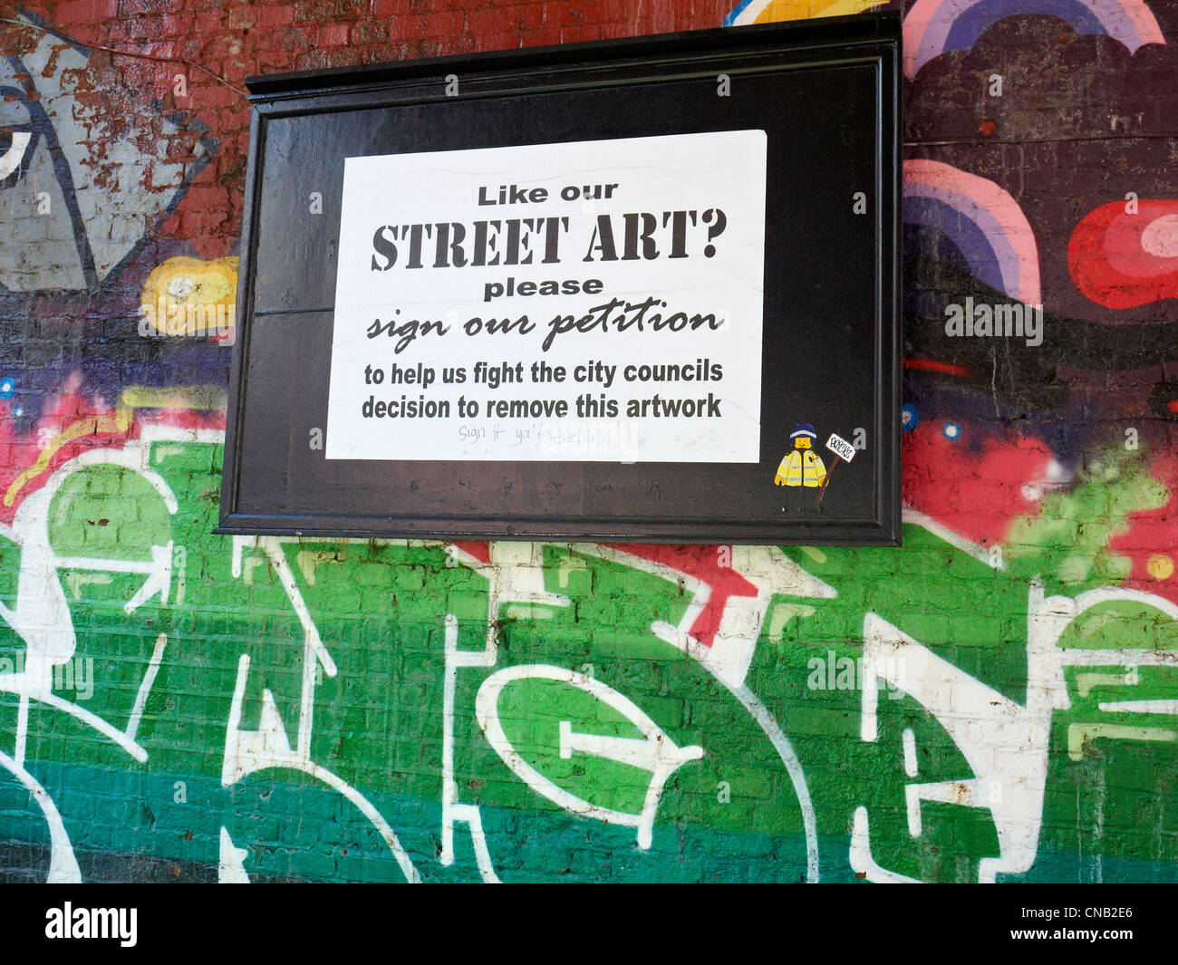 Anti-Graffiti Protest an der Wand zu entfernen, in Manchester UK Stockfoto