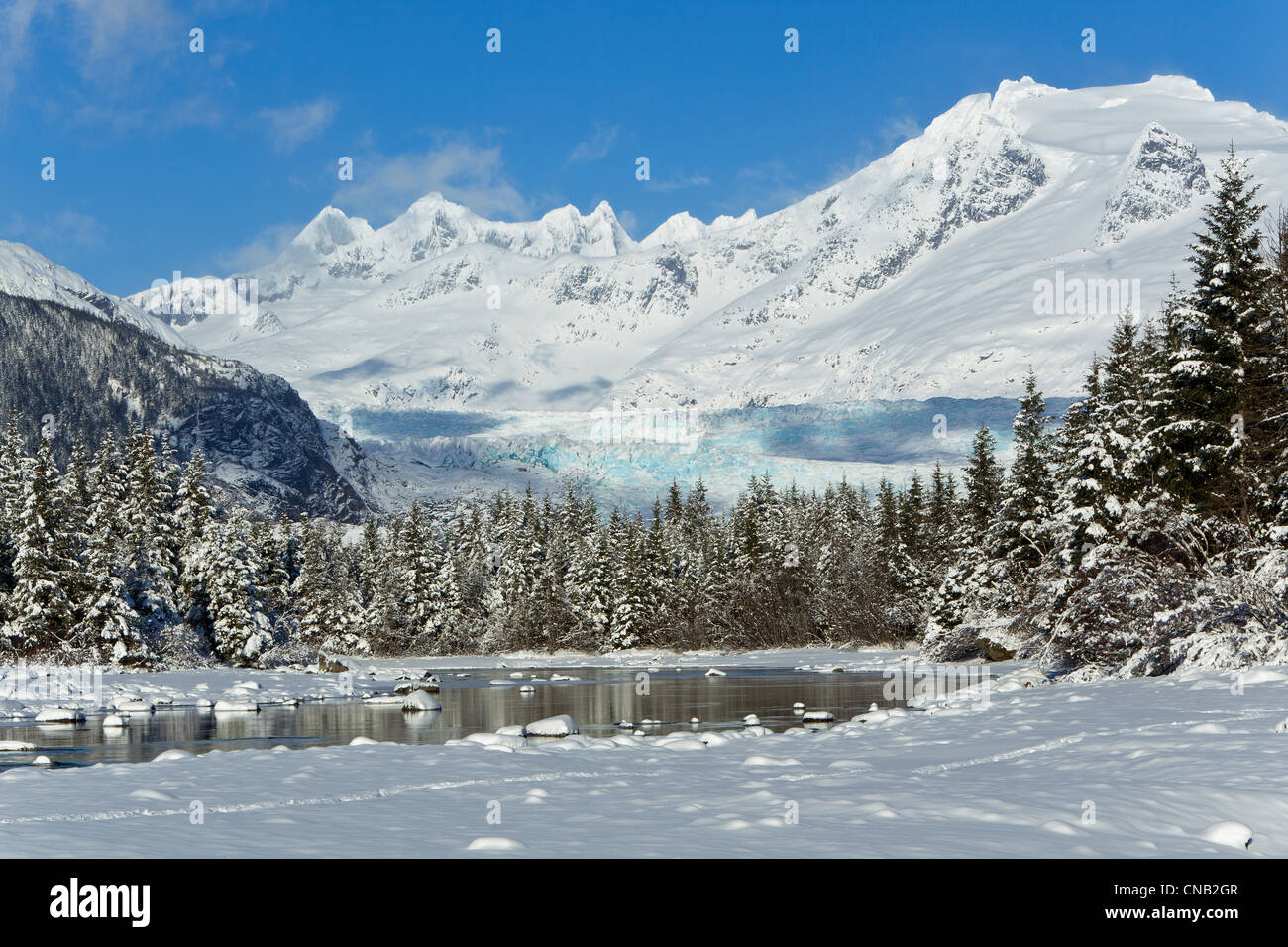 Malerische Winterlandschaft von Mendenhall River, Mendenhall-Gletscher und Türmen, Tongass National Forest, südöstlichen Alaska Stockfoto