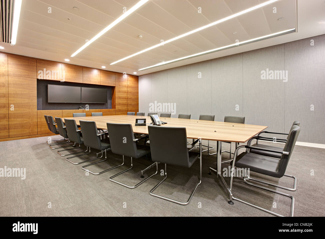 Konferenzraum treffen große Tabelle Bildschirm Esszimmerstühle Stockfoto