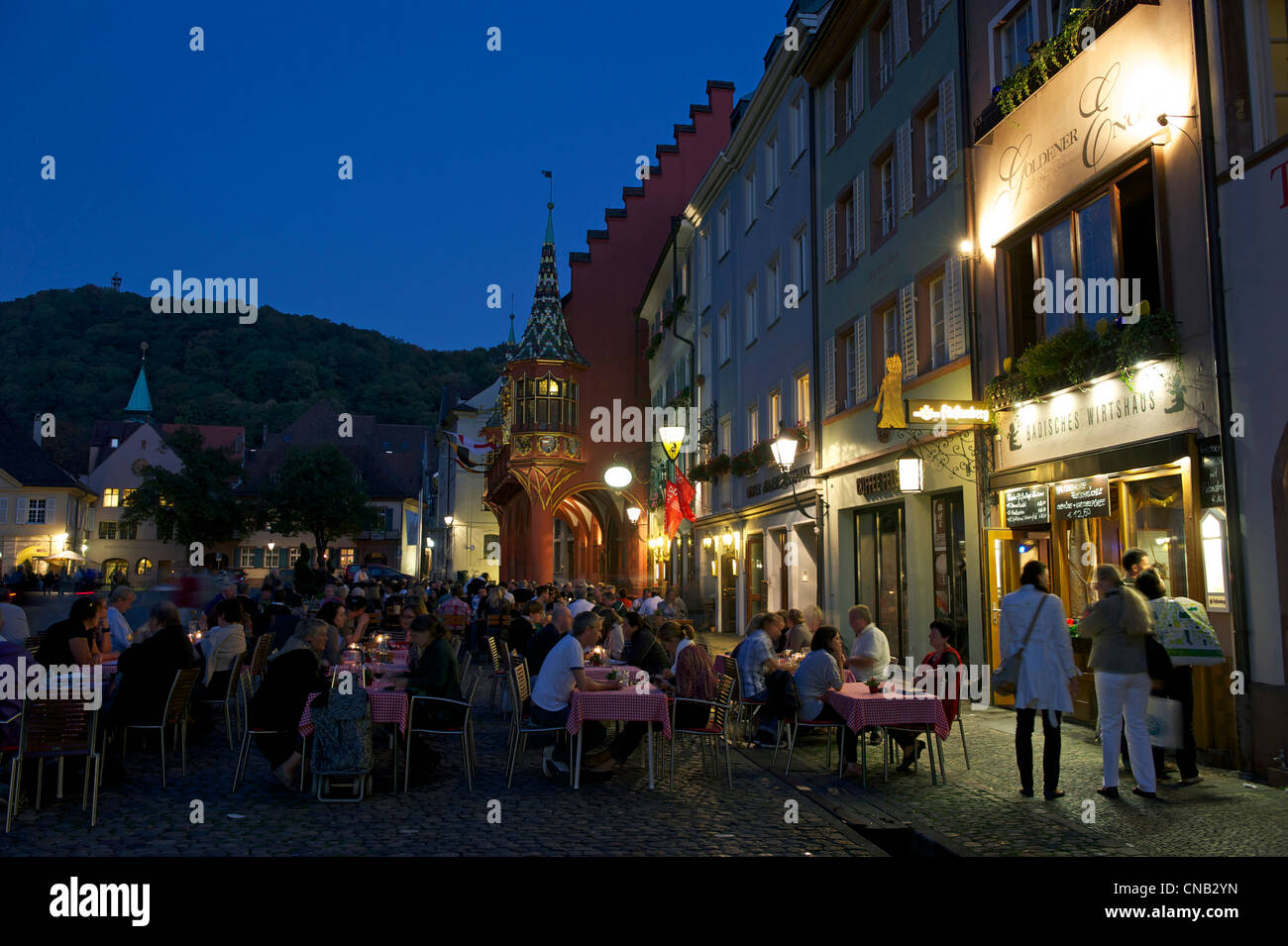 Deutschland, Schwarzwald, Schwarzwald, Baden-Württemberg, Freiburg, Münsterplatz (Domplatz), Historisches Kaufhaus (Heim Stockfoto