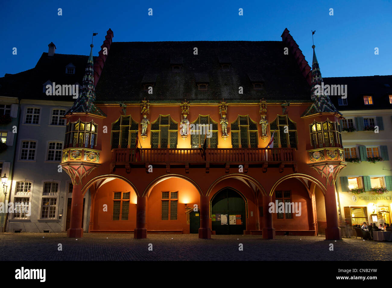 Deutschland, Schwarzwald, Schwarzwald, Baden-Württemberg, Freiburg, Münsterplatz (Domplatz), Historisches Kaufhaus (Heim Stockfoto