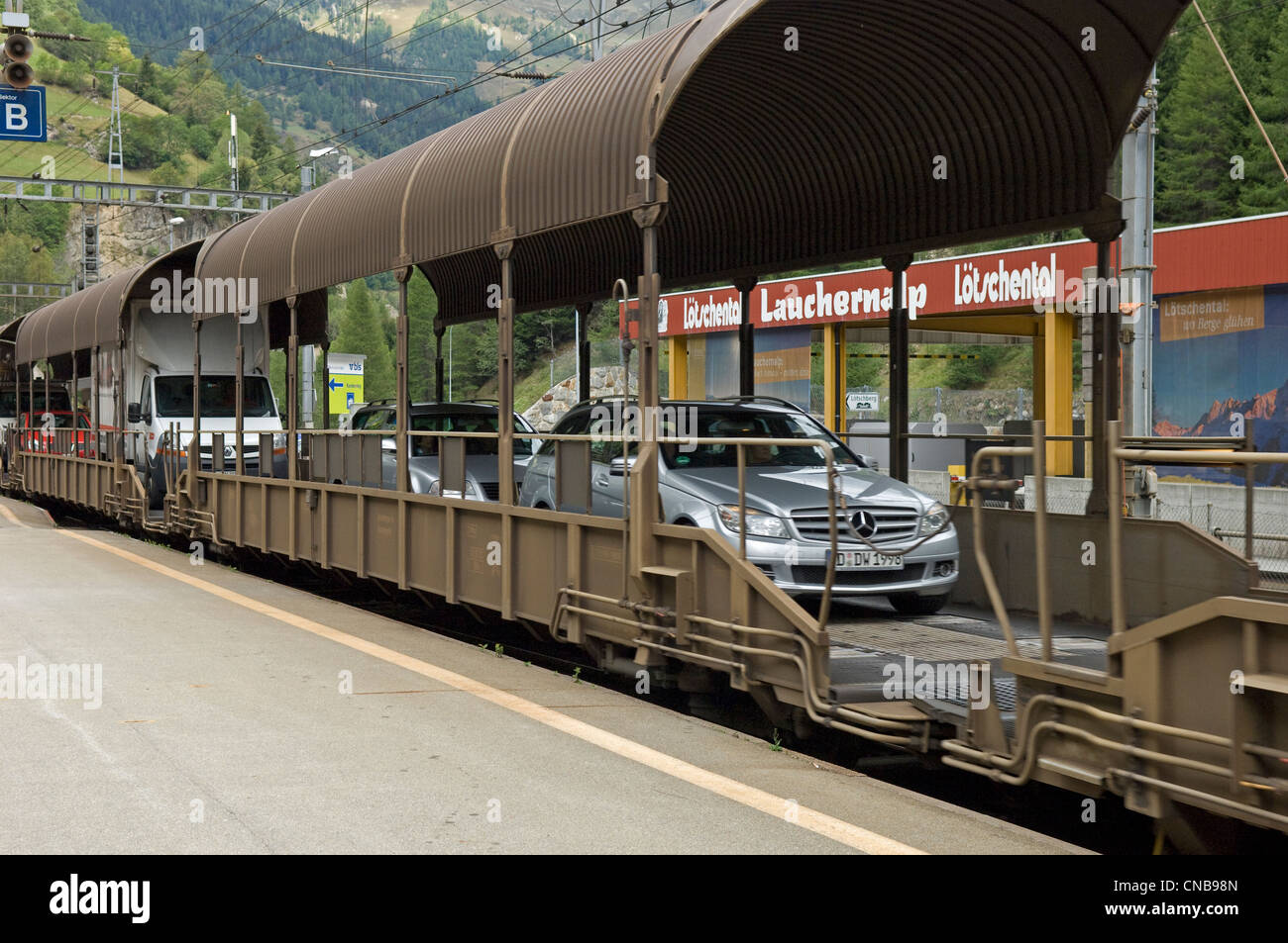 Auto Transport Zug in der Station Goppenstein im Kanton Wallis in der  Schweiz. Dies trägt Fahrzeugen von Kandersteg Stockfotografie - Alamy