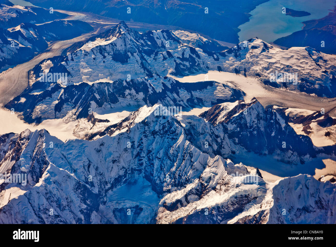 Luftaufnahme der Coastal Mountains und Gletscher nördlich von Juneau, Alaska Southeast, Sommer Stockfoto