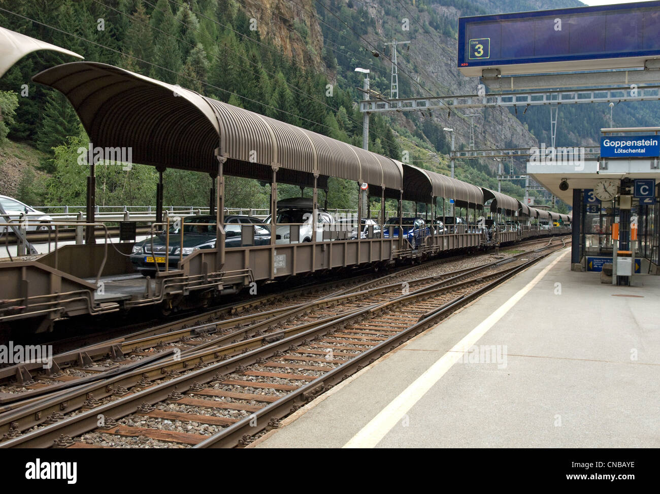 Auto Transport Zug in der Station Goppenstein im Kanton Wallis in der