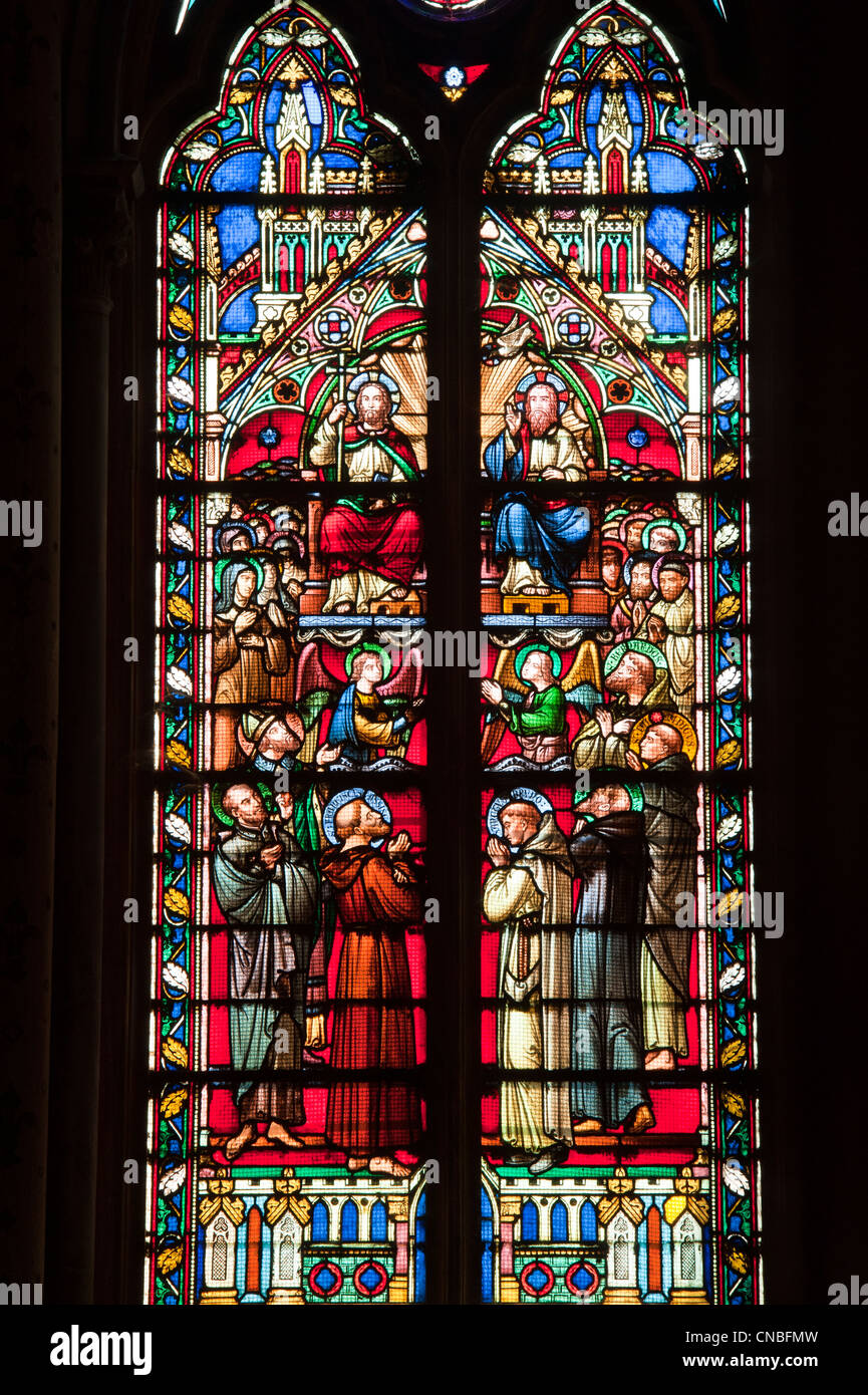 Frankreich, Isere, Voiron, Glasmalerei des 19. Jahrhunderts St. Bruno Kirche im Herzen der Stadt, Stockfoto