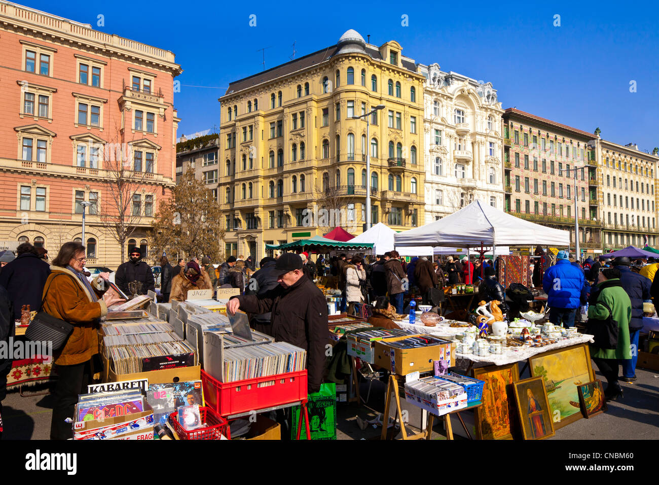 Österreich, Wien, Linke Wienzeile, Naschmarkt, Lebensmittelmarkt, stammt aus dem 18. Jahrhundert, Flohmarkt, Majolika Haus von Otto Stockfoto