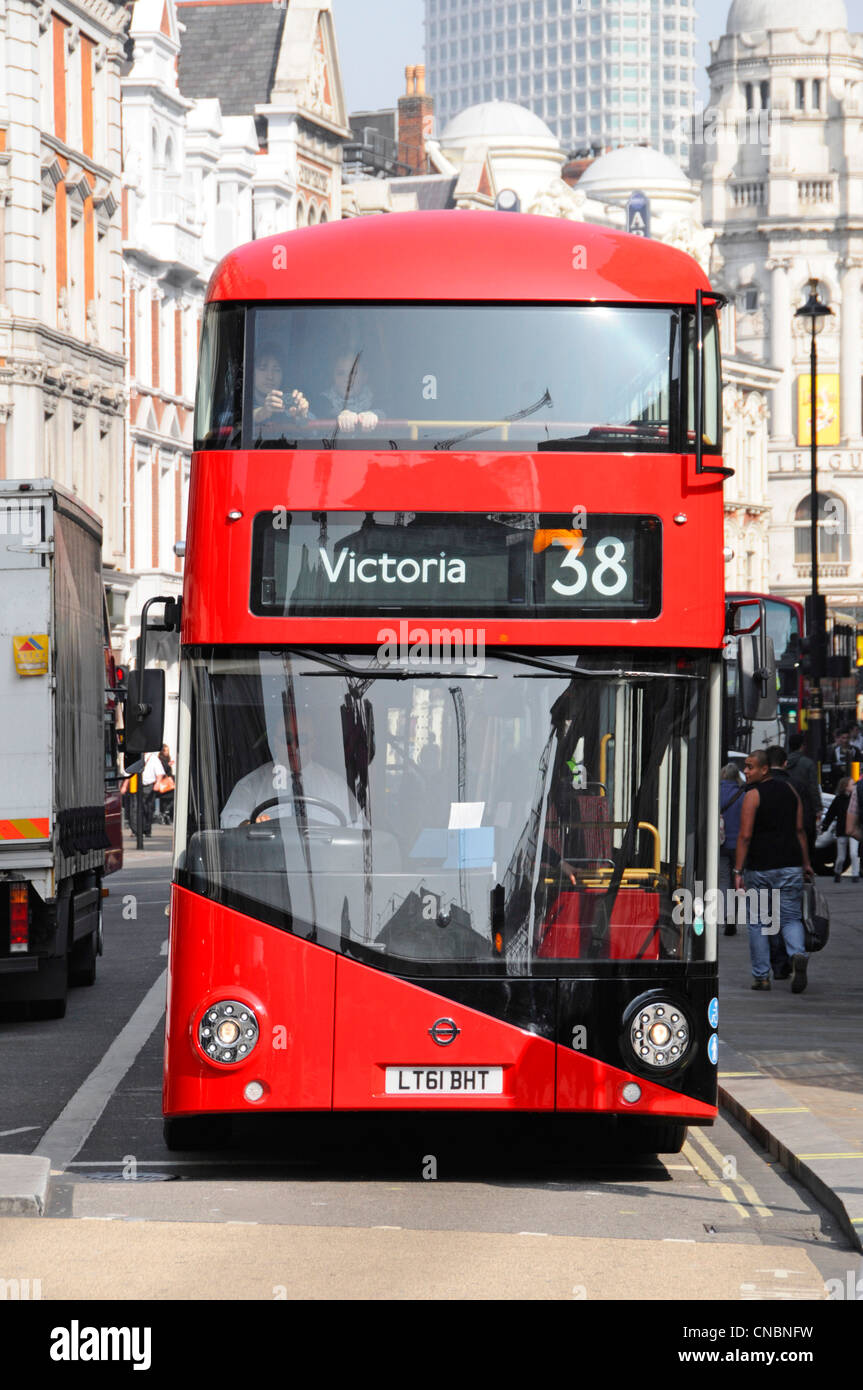 Neue 2012 London Bus verschiedentlich als ein Routemaster oder Boris Bus bezeichnet Stockfoto