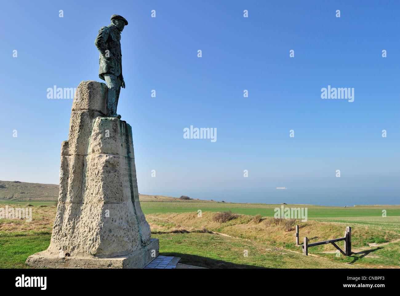 Statue von Hubert Latham, französischer Luftfahrtpionier bei Cap Blanc