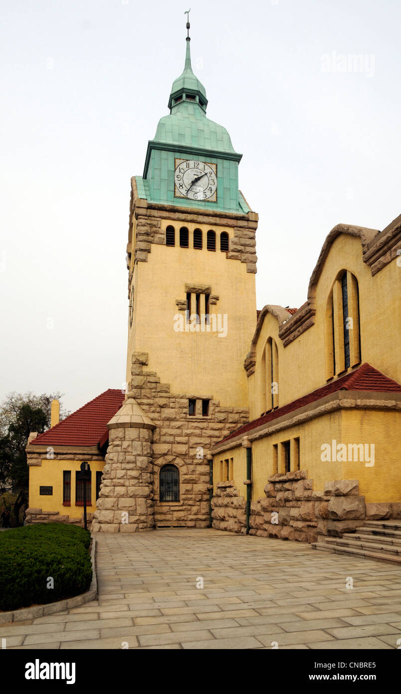 Deutsch entwickelt (Kurt Rothkegel 1908) lutherische Kirche, Qingdao, China. Formell der Gospel Church dann International Church. Stockfoto