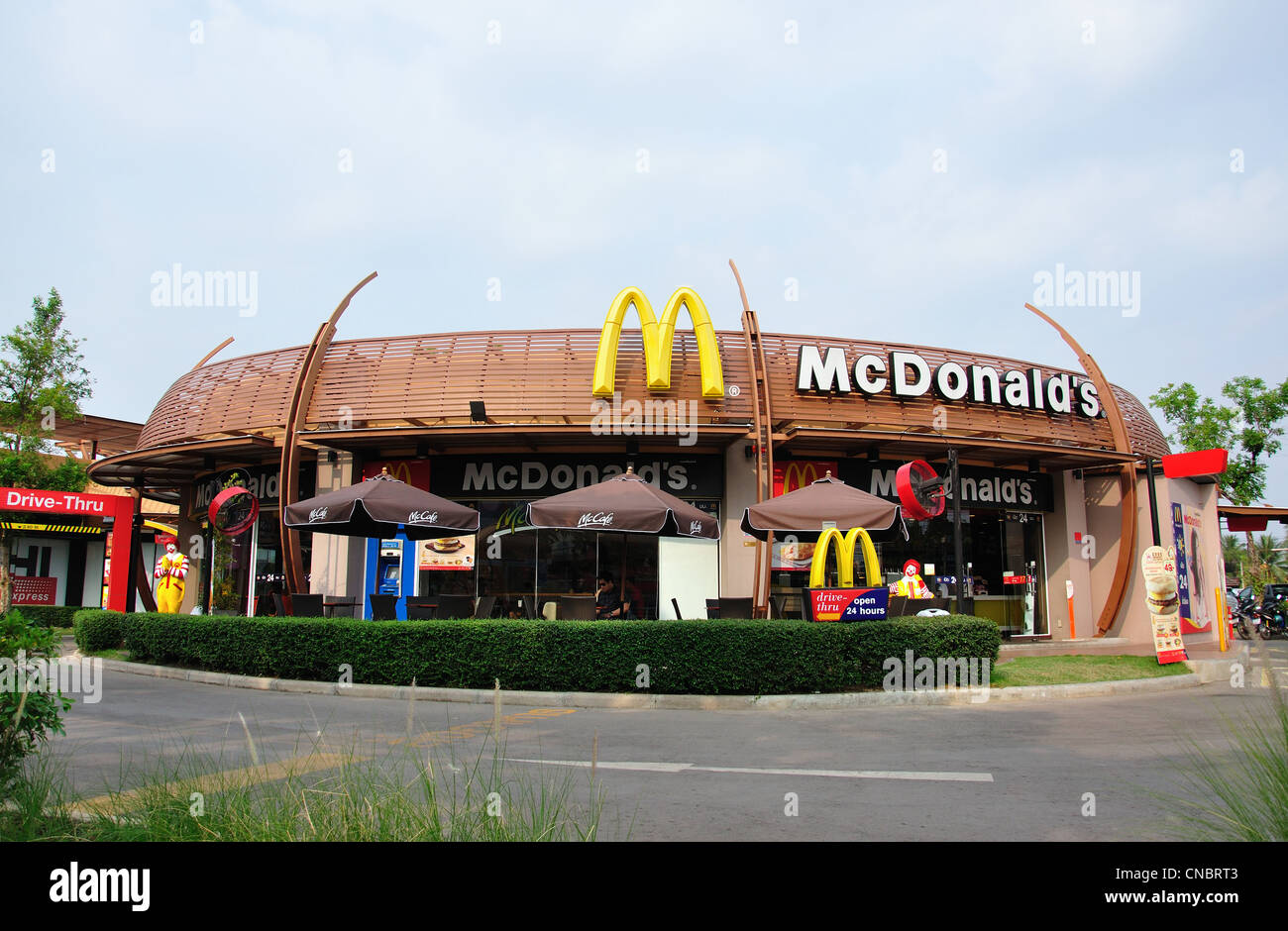 McDonald's-Restaurant am UDTOWN Open-Air Einkaufszentrum, Tong Yai Road, Udon Thani, Provinz Udon Thani, Thailand Stockfoto