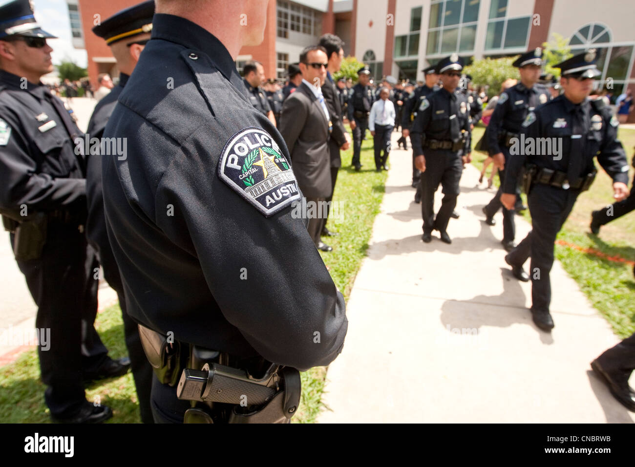 Masse der Offiziere in uniform besuchte Beerdigung für Austin Polizist getötet in der Linie der Pflicht in einer vollständigen Zeremonie Stockfoto